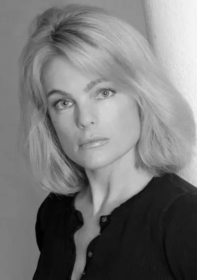 エリカ・エレニアック